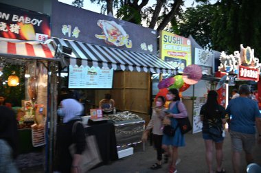 Kuching, Malezya - 3 Ağustos 2024: Yemek Festivali Sokak Fuarı