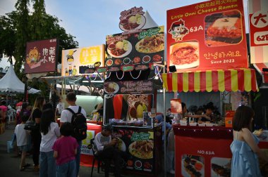 Kuching, Malezya - 3 Ağustos 2024: Yemek Festivali Sokak Fuarı