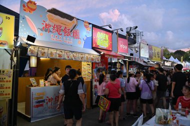 Kuching, Malezya - 3 Ağustos 2024: Yemek Festivali Sokak Fuarı