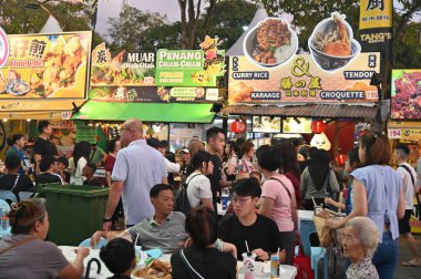Kuching, Malezya - 3 Ağustos 2024: Yemek Festivali Sokak Fuarı