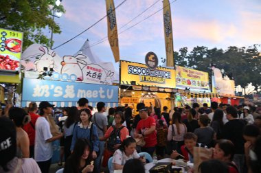 Kuching, Malezya - 3 Ağustos 2024: Yemek Festivali Sokak Fuarı