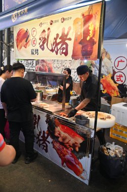 Kuching, Malezya - 3 Ağustos 2024: Yemek Festivali Sokak Fuarı