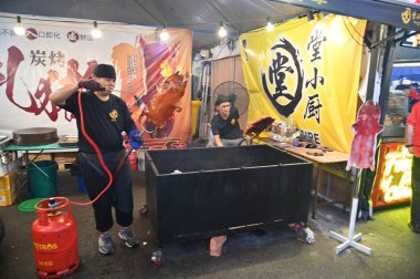 Kuching, Malezya - 3 Ağustos 2024: Yemek Festivali Sokak Fuarı