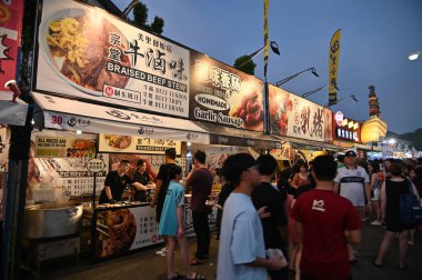 Kuching, Malezya - 3 Ağustos 2024: Yemek Festivali Sokak Fuarı