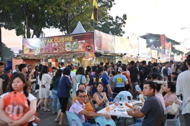 Kuching, Malezya - 3 Ağustos 2024: Yemek Festivali Sokak Fuarı