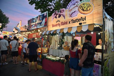 Kuching, Malezya - 3 Ağustos 2024: Yemek Festivali Sokak Fuarı