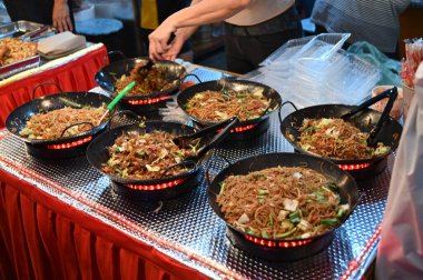 Kuching, Malezya - 3 Ağustos 2024: Yemek Festivali Sokak Fuarı