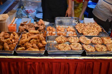 Kuching, Malezya - 3 Ağustos 2024: Yemek Festivali Sokak Fuarı