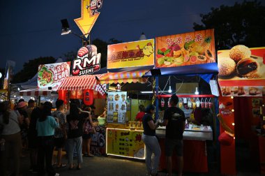 Kuching, Malezya - 3 Ağustos 2024: Yemek Festivali Sokak Fuarı