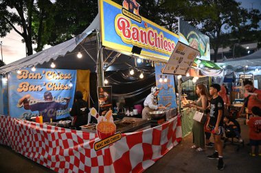 Kuching, Malezya - 3 Ağustos 2024: Yemek Festivali Sokak Fuarı