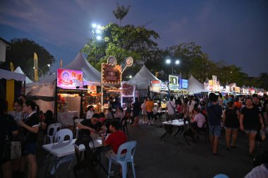 Kuching, Malezya - 3 Ağustos 2024: Yemek Festivali Sokak Fuarı