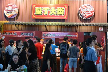 Kuching, Malezya - 3 Ağustos 2024: Yemek Festivali Sokak Fuarı