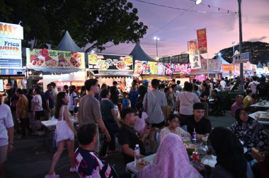 Kuching, Malezya - 3 Ağustos 2024: Yemek Festivali Sokak Fuarı