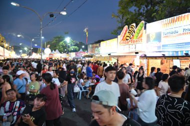 Kuching, Malezya - 3 Ağustos 2024: Yemek Festivali Sokak Fuarı