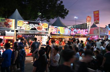 Kuching, Malezya - 3 Ağustos 2024: Yemek Festivali Sokak Fuarı