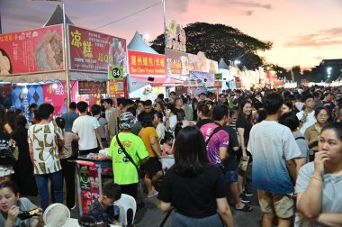 Kuching, Malezya - 3 Ağustos 2024: Yemek Festivali Sokak Fuarı