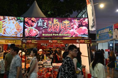 Kuching, Malezya - 3 Ağustos 2024: Yemek Festivali Sokak Fuarı