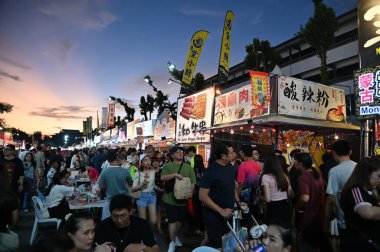 Kuching, Malezya - 3 Ağustos 2024: Yemek Festivali Sokak Fuarı