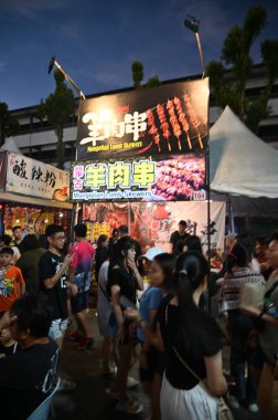 Kuching, Malezya - 3 Ağustos 2024: Yemek Festivali Sokak Fuarı