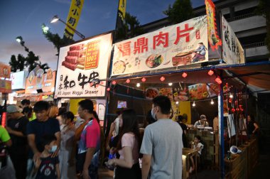 Kuching, Malezya - 3 Ağustos 2024: Yemek Festivali Sokak Fuarı