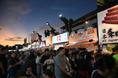 Kuching, Malezya - 3 Ağustos 2024: Yemek Festivali Sokak Fuarı