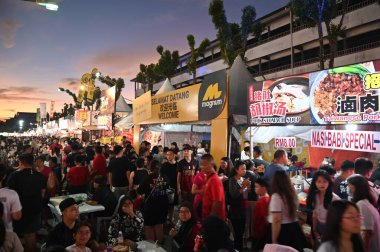 Kuching, Malezya - 3 Ağustos 2024: Yemek Festivali Sokak Fuarı