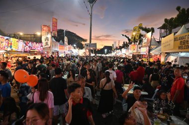 Kuching, Malezya - 3 Ağustos 2024: Yemek Festivali Sokak Fuarı