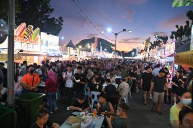 Kuching, Malezya - 3 Ağustos 2024: Yemek Festivali Sokak Fuarı