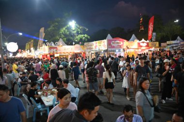 Kuching, Malezya - 3 Ağustos 2024: Yemek Festivali Sokak Fuarı