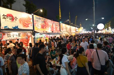 Kuching, Malezya - 3 Ağustos 2024: Yemek Festivali Sokak Fuarı