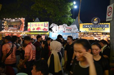 Kuching, Malezya - 3 Ağustos 2024: Yemek Festivali Sokak Fuarı