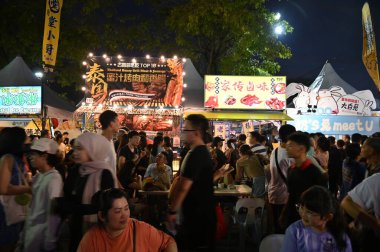 Kuching, Malezya - 3 Ağustos 2024: Yemek Festivali Sokak Fuarı