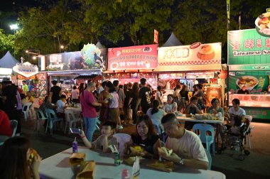 Kuching, Malezya - 3 Ağustos 2024: Yemek Festivali Sokak Fuarı