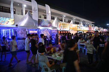 Kuching, Malezya - 3 Ağustos 2024: Yemek Festivali Sokak Fuarı