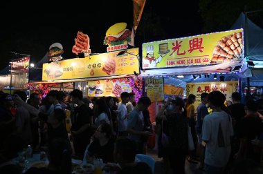 Kuching, Malezya - 3 Ağustos 2024: Yemek Festivali Sokak Fuarı