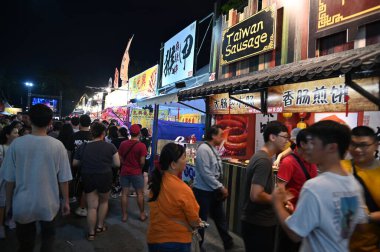 Kuching, Malezya - 3 Ağustos 2024: Yemek Festivali Sokak Fuarı