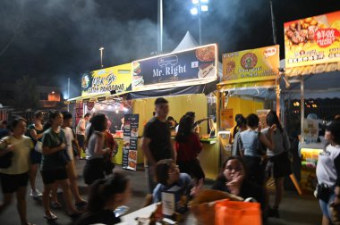 Kuching, Malezya - 3 Ağustos 2024: Yemek Festivali Sokak Fuarı