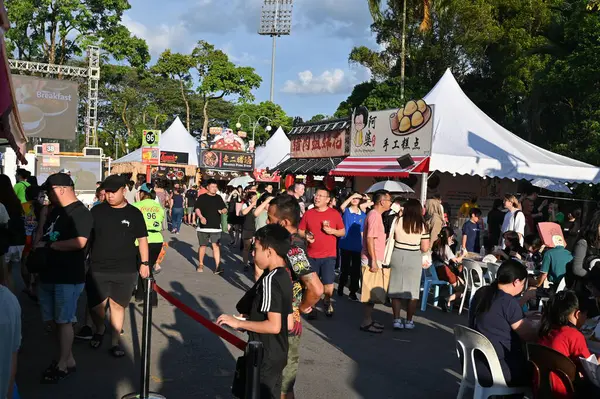 Kuching, Malezya - 3 Ağustos 2024: Yemek Festivali Sokak Fuarı