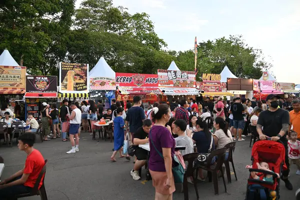 Kuching, Malezya - 3 Ağustos 2024: Yemek Festivali Sokak Fuarı