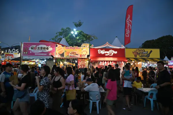 Kuching, Malezya - 3 Ağustos 2024: Yemek Festivali Sokak Fuarı
