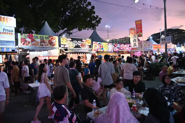 Kuching, Malezya - 3 Ağustos 2024: Yemek Festivali Sokak Fuarı