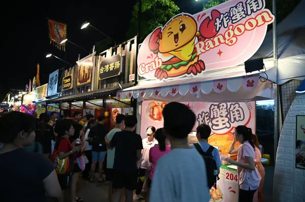 Kuching, Malezya - 3 Ağustos 2024: Yemek Festivali Sokak Fuarı