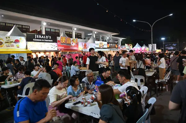 Kuching, Malezya - 3 Ağustos 2024: Yemek Festivali Sokak Fuarı