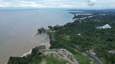 Bintulu, Malezya - 23 Kasım 2024: Bintulu 'nun Tanjung Batu Plajı