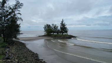 Bintulu, Malezya - 23 Kasım 2024: Bintulu 'nun Tanjung Batu Plajı