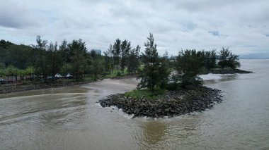 Bintulu, Malezya - 23 Kasım 2024: Bintulu 'nun Tanjung Batu Plajı