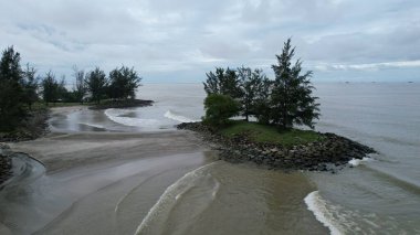 Bintulu, Malezya - 23 Kasım 2024: Bintulu 'nun Tanjung Batu Plajı