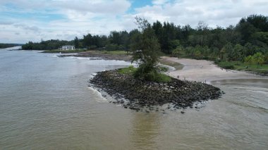 Bintulu, Malezya - 23 Kasım 2024: Bintulu 'nun Tanjung Batu Plajı