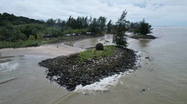 Bintulu, Malezya - 23 Kasım 2024: Bintulu 'nun Tanjung Batu Plajı