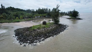 Bintulu, Malezya - 23 Kasım 2024: Bintulu 'nun Tanjung Batu Plajı